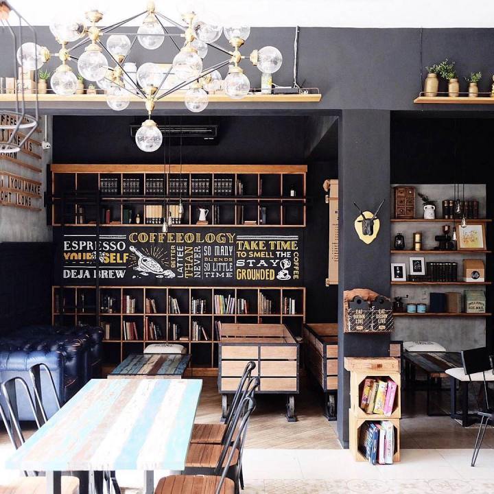The Library Coffee. Photo: Instagram/thelibrary.malang/goodplaceid